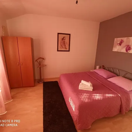 Apartment Roncevic *