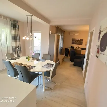Apartment Roncevic *